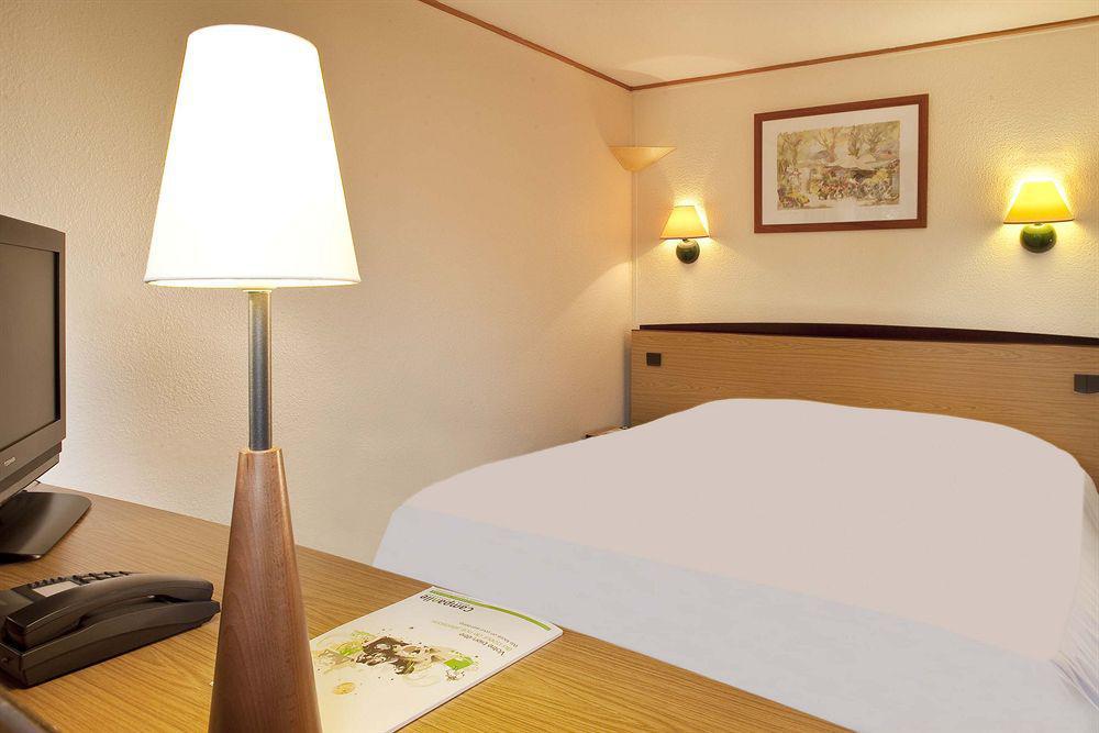 Campanile Melun Sud - Dammarie Les Lys Hotel Room photo